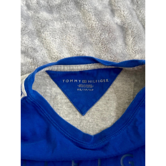 Tommy Hilfiger Men’s Size XS Graphic Designer Tee Red Grey and Blue - Picture 7 of 7